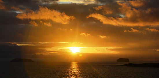coucher de soleil seymor norte galapagos